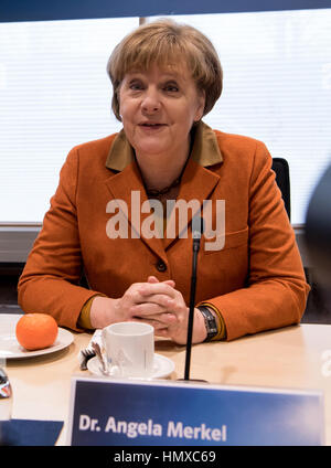 Munich, Allemagne. Feb 6, 2017. La chancelière allemande Angela Merkel lors du sommet entre les partis CDU et CSU CSU au siège de Munich, Allemagne, 6 février 2017. Les chefs de partis se réuniront pour discuter de l'objectif principal de la campagne électorale parlementaire. Photo : Sven Hoppe/dpa/Alamy Live News Banque D'Images