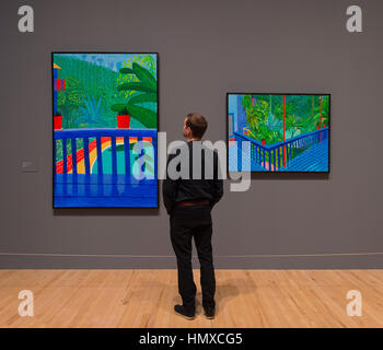 La Tate Britain, Londres, Royaume-Uni. 6e février 2017. La Tate Britain ouvre l'économie la plus vaste rétrospective de David Hockney travaille comme l'artiste aborde son 80e anniversaire. Deux nouveaux tableaux dynamiques (photo) de Hockney's L.A. jardin dévoilé pour la première fois sont sur l'affichage - Garden # 3 et deux pots sur la terrasse en 2016. Credit : Malcolm Park editorial/Alamy Live News Banque D'Images