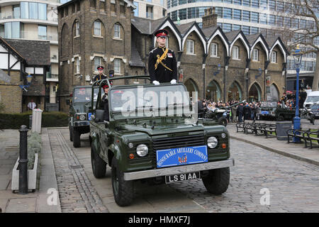 London,UK. Feb 6, 2017. Honorable Artillery Company tire une salve de ronde 62 Quai des armes à feu à l'occasion du 65e anniversaire de Sa Majesté la Reine's accession au trône. Crédit photo : SANDRA ROWSE/Alamy Live News Banque D'Images
