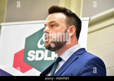 County Armagh, en Irlande. Feb 6, 2017. SDLP Chef Colm Eastwood aborde la campagne électorale de partis au lancement, l'île d'Oxford County Armagh. Credit : Mark Winter/Alamy Live News Banque D'Images