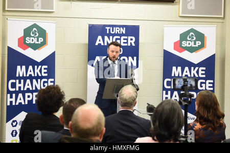 County Armagh, en Irlande. Feb 6, 2017. SDLP Chef Colm Eastwood aborde la campagne électorale de partis au lancement, l'île d'Oxford County Armagh. Credit : Mark Winter/Alamy Live News Banque D'Images