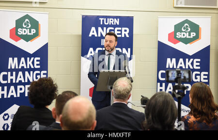 County Armagh, en Irlande. Feb 6, 2017. SDLP Chef Colm Eastwood aborde la campagne électorale de partis au lancement, l'île d'Oxford County Armagh. Credit : Mark Winter/Alamy Live News Banque D'Images