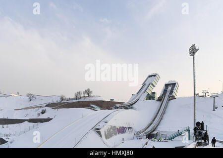 Sunkar Saut à ski international complexe, Almaty, Kazakhstan. Feb, 2017 5. Vue générale, le 5 février 2017 - Saut à Ski : 28e Universiade d'hiver 2017 d'Almaty à l'équipe féminine de saut à ski International Sunkar complexe, Almaty, Kazakhstan. Credit : AFLO SPORT/Alamy Live News Banque D'Images