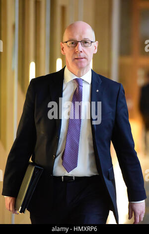 Edinburgh, Royaume-Uni. 7 Février, 2017. Vice-premier ministre conservateur écossais John Swinney sur son chemin à la chambre du Parlement écossais pour le débat sur l'application de l'article 50 dans le processus de crédit : Brexit, Ken Jack/Alamy Live News Banque D'Images