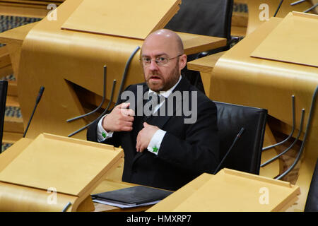 Edinburgh, Royaume-Uni. 7 Février, 2017. Scottish Green Party Co-animateur Patrick Harvie dans la chambre du Parlement écossais pour le débat sur l'application de l'article 50 dans le processus de crédit : Brexit, Ken Jack/Alamy Live News Banque D'Images