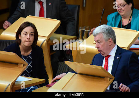 Edinburgh, Royaume-Uni. 7 Février, 2017. Leader travailliste écossais Kezia Dugdale et porte-parole de banquette avant Lewis Macdonald dans l'hémicycle du Parlement écossais pour le débat sur l'application de l'article 50 dans le processus de crédit : Brexit, Ken Jack/Alamy Live News Banque D'Images