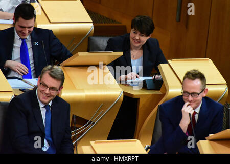 Edinburgh, Royaume-Uni. 7 Février, 2017. Le chef conservateur écossais Ruth Davidson et ses collègues de banquette avant au Parlement écossais le débat sur l'application de l'article 50 dans le processus de crédit : Brexit, Ken Jack/Alamy Live News Banque D'Images