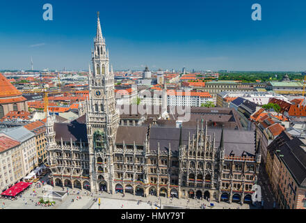 Le nouvel hôtel de ville est un hôtel de ville à la partie nord de Marienplatz à Munich, Bavière, Allemagne Banque D'Images