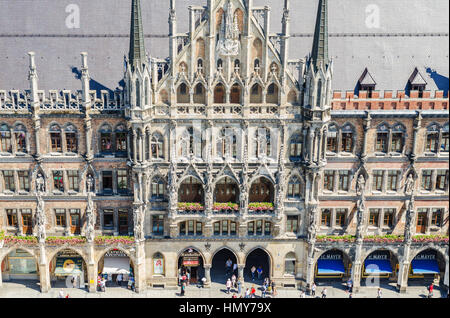 MUNICH, ALLEMAGNE - le 7 juin 2016 : Le nouvel hôtel de ville est un hôtel de ville à la partie nord de Marienplatz à Munich, Bavière, Allemagne. Banque D'Images