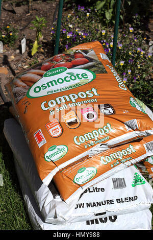 Osmocote australienne professionnelle toutes les fins du compost organique et d'amendements des sols et du fumier de vaches d'être utiliser pour le jardinage Banque D'Images