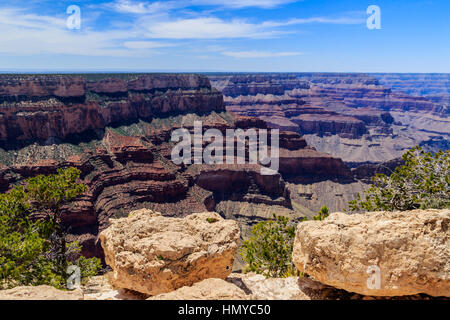 Terrain accidenté de la South Rim du Grand Canyon à l'ouest. Banque D'Images