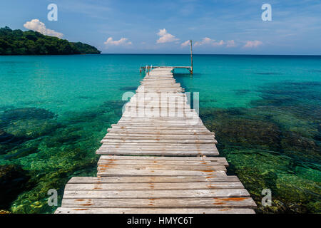 Pier et vierge bay, Sai Daeng Beach, Koh Kood, Thaïlande Banque D'Images