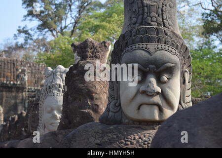 Statue d'Asura à Angkor Thom Porte Sud, Angkor, Cambodge Banque D'Images