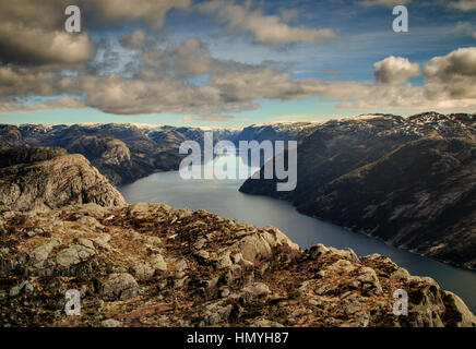 Vue depuis plus de Preikestolen Lysefjorden, Stavanger, Norvège Banque D'Images