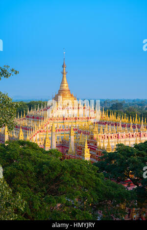 Belle pagode bouddhiste, Thanboddhay Phaya à Monywa, Myanmar, en Asie du sud-est Banque D'Images