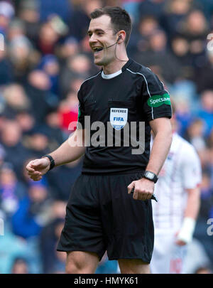 Arbitre Don Robertson lors de la Ladbrokes Scottish Premiership match à Ibrox Stadium, Glasgow.USAGE ÉDITORIAL SEULEMENT Banque D'Images