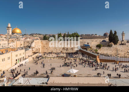 Mur des lamentations et Dôme du rocher d'or sur le mont du Temple, Jérusalem, Israël. Banque D'Images