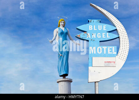 Le Blue Angel Motel Sign et statue dans le vieux Las Vegas. 'L'ange de Sin City" Banque D'Images