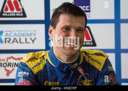 Moscou, Russie - Apr 18, 2015 : Le pilote Myachin Dmitriy lors d'une conférence de presse après le Rallye Masters Show 2015. Banque D'Images