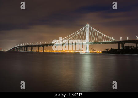 L'Est du Pont de la baie de nuit. remplacement Span L'île au trésor, San Francisco, Californie, USA. Banque D'Images
