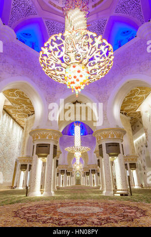 Intérieur de la Grande Mosquée Sheikh Zayed. Abu Dhabi, Emirats Arabes Unis, Moyen Orient Banque D'Images