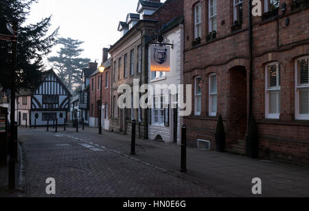 Rue du château à l'aube, Warwick, Warwickshire, UK Banque D'Images