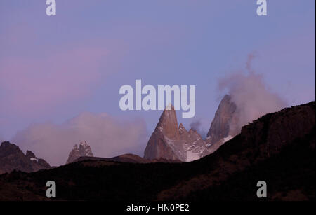 Lever du soleil sur le Mont Fitz Roy en Patagonie, Argentine. Banque D'Images