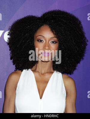 Yaya DaCosta arrive à la presse NBCUniversal Tour à l'APF de 2015 le 13 août 2015 à Beverly Hills, Californie. Photo par Francis Specker Banque D'Images