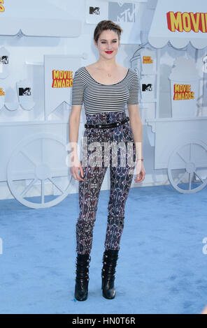 Shailene Woodley arrive au MTV Movie Awards le 12 avril 2015 à Los Angeles, Californie. Photo par Francis Specker Banque D'Images