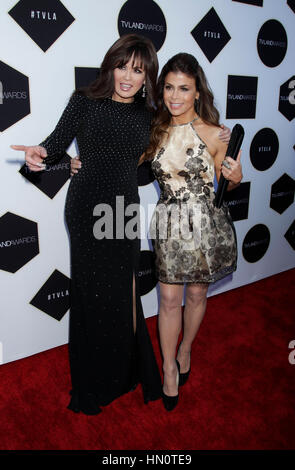 Marie Osmond et Paula Abdul arrivent à la TV Land Awards le 11 avril 2015 à Beverly Hills, Californie. Photo par Francis Specker Banque D'Images