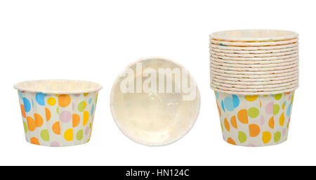 Cupcake vide cas isolé sur blanc avec clipping path Banque D'Images