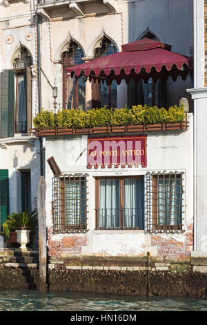 L'hôtel Al Ponte Antico, sur le Grand Canal, Venise, Italie en janvier Banque D'Images