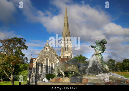 L'église Saint Alban (Den engelske kirke) et la fontaine à Copenhague, Danemark Banque D'Images