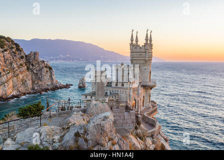 Le Swallow's Nest est un château situé à Haspra décoratif, une petite ville thermale entre Yalta et Alupka, en Crimée. Banque D'Images