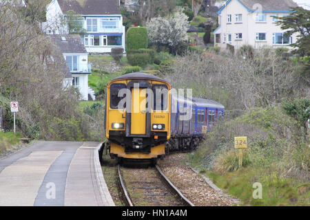 First Great Western Class 150 150263 l'unité multiple de St Ives à St Erth arrving à Carbis Bay Station en Angleterre Cornwall Banque D'Images