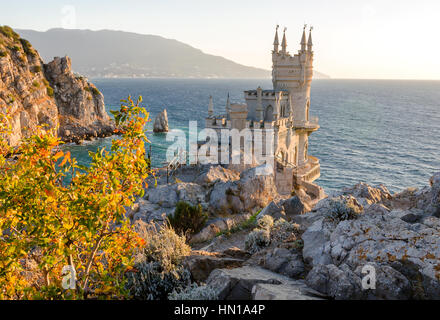 Le Swallow's Nest est un château situé à Haspra décoratif, une petite ville thermale entre Yalta et Alupka, en Crimée. Banque D'Images