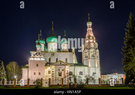 Vue nocturne de l'Église du prophète Élie à Iaroslavl, Russie. Anneau d'or. Banque D'Images