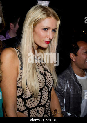 Paris Hilton promenades sur la Croisette au 65e Festival de Cannes à Cannes, France le 19 mai 2012. Photo par Francis Specker Banque D'Images