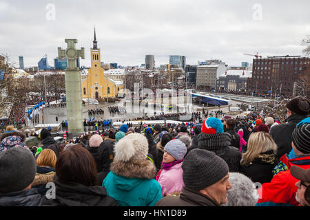 TALLINN, ESTONIE - 24 février 2016 : Célébration de la Journée de l'indépendance et les Forces de défense parade sur la place de la liberté à Tallinn, Estonie. Estonian Banque D'Images