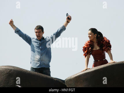 Antonio Banderas et Salma Hayek au Chat Botté photocall au Festival de Cannes à Cannes, France le 11 mai 2011. Photo par Francis Specker Banque D'Images