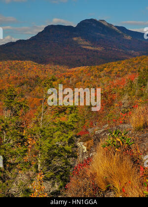 Grandfather Mountain vu de Flat Rock, Blue Ridge Parkway, North Carolina, USA Banque D'Images