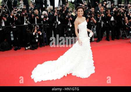 Eva Longoria Parker arrive à la première de 'Robin des Bois' au Festival de Cannes à Cannes, France le 12 mai 2010. Photo par Francis Specker Banque D'Images