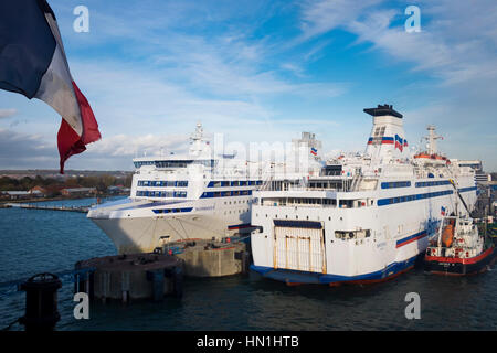Brittany Ferries et bateaux Bretange Normandie bloqués dans le port de Portsmouth Banque D'Images