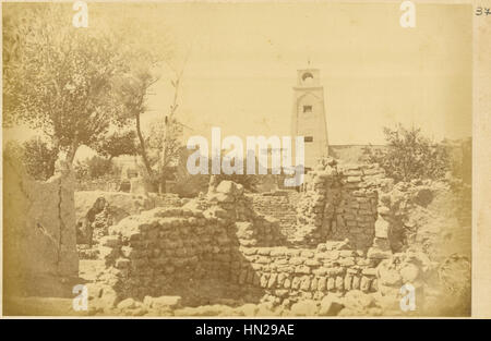 Minaret dans le quartier musulman de Hami et ruine de la mosquée détruite par les rebelles en 1872, Hami, Xinjiang, Chine, 1875, par Adolf-Nikolay Erazmovich Boiarskii, photographe russe, dans le cadre d'une expédition scientifique et commerciale russe en Chine. Banque D'Images