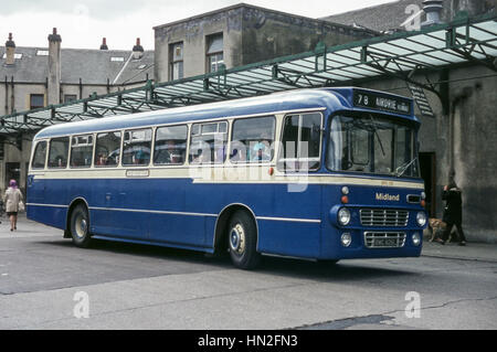 Edimbourg, Royaume-Uni - 1973 : image Vintage de bus à Édimbourg. Alexander Midland MPE 126(826L) Inscription BWG. Banque D'Images