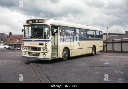 Edimbourg, Royaume-Uni - 1973 : image Vintage de bus à Édimbourg. Alexander Midland Leyland MPE 113 Enregistrement (513K) AMS. Banque D'Images