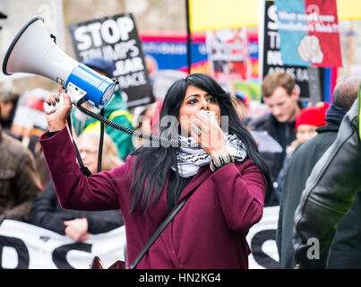 Londres, Royaume-Uni. 4 février 2017. Arrêter l'interdiction musulmane Trump - Rallye des milliers mars à Londres pour protester contre le Président Donald Trump's muslim interdiction de voyage Banque D'Images