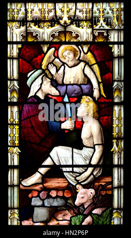 Faversham, Kent, Angleterre. St Mary de la Charité de l'église paroissiale. Vitrail : Angel arrête Abraham de sacrifier son fils, Isaac Banque D'Images