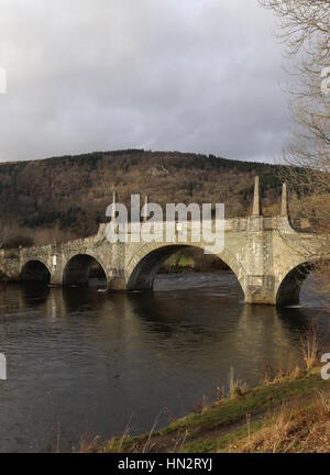 Le Général Wade's bridge sur la rivière Tay en Écosse aberfeldy février 2017 Banque D'Images