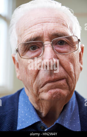 Portrait of Senior homme souffrant d'un AVC Banque D'Images